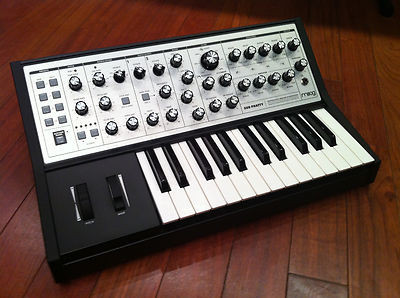 Moog Sub Phatty Analog Bass Synth 25 Keys